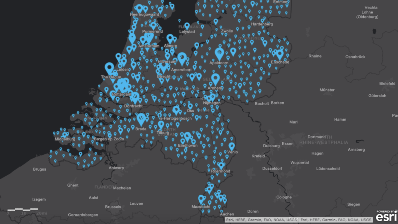 Cluster map showing locations and density of polling stations in the Netherlands