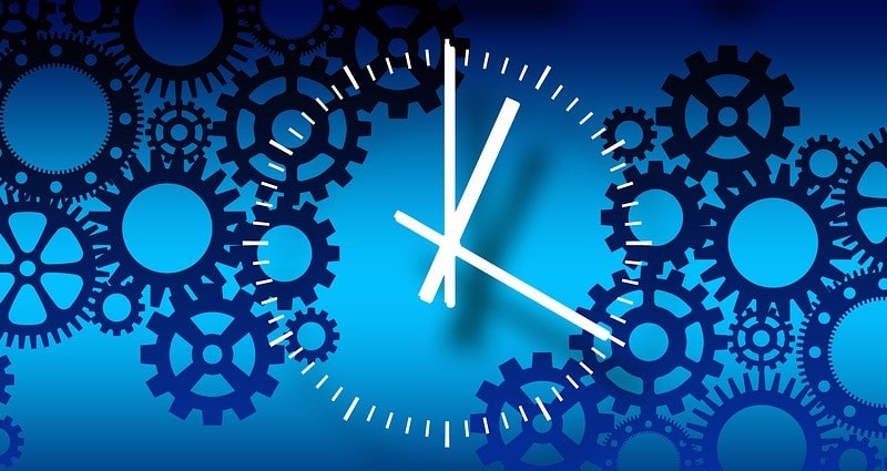 Sequences of gears paired with a clock